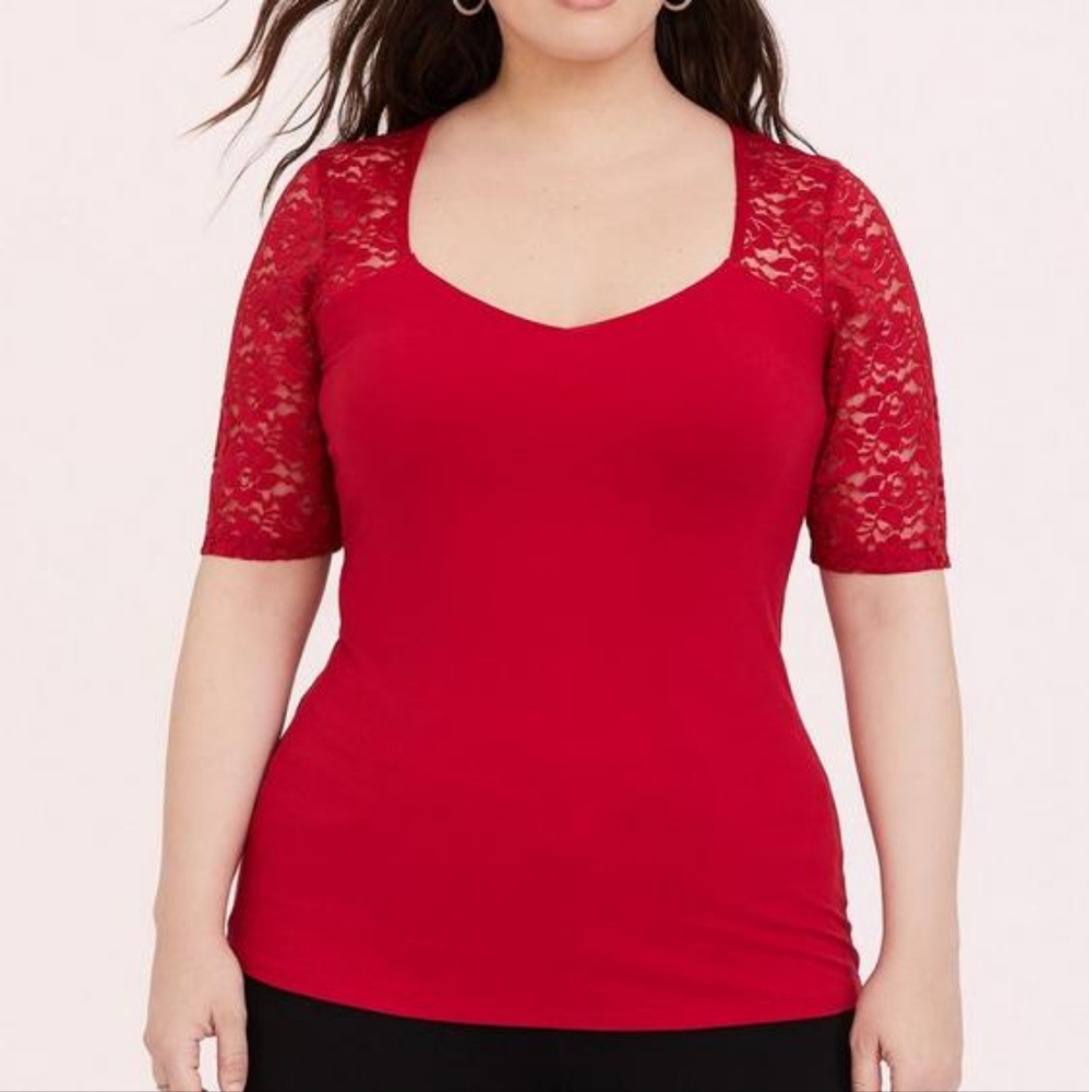 Foxy Sweetheart Neckline Lace Sleeve Tee